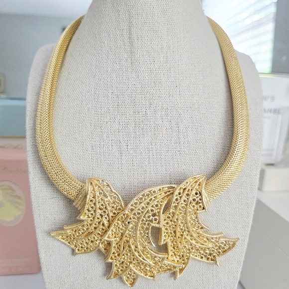 VINTAGE Christian Dior Openwork Leaf Gold Tone Collar  Necklace - Picture 1 of 10